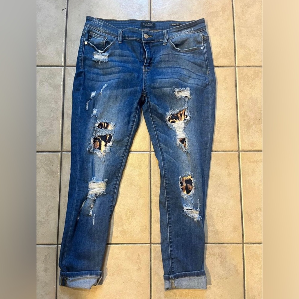 Judy blue leopard distressed ankle jeans 13/31